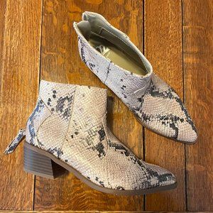 Women's Nordstrom Rack Snake Print Booties